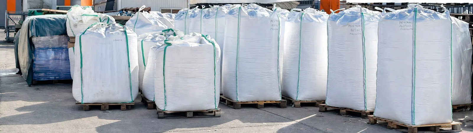 Big Bags auf dem Betriebsgelände